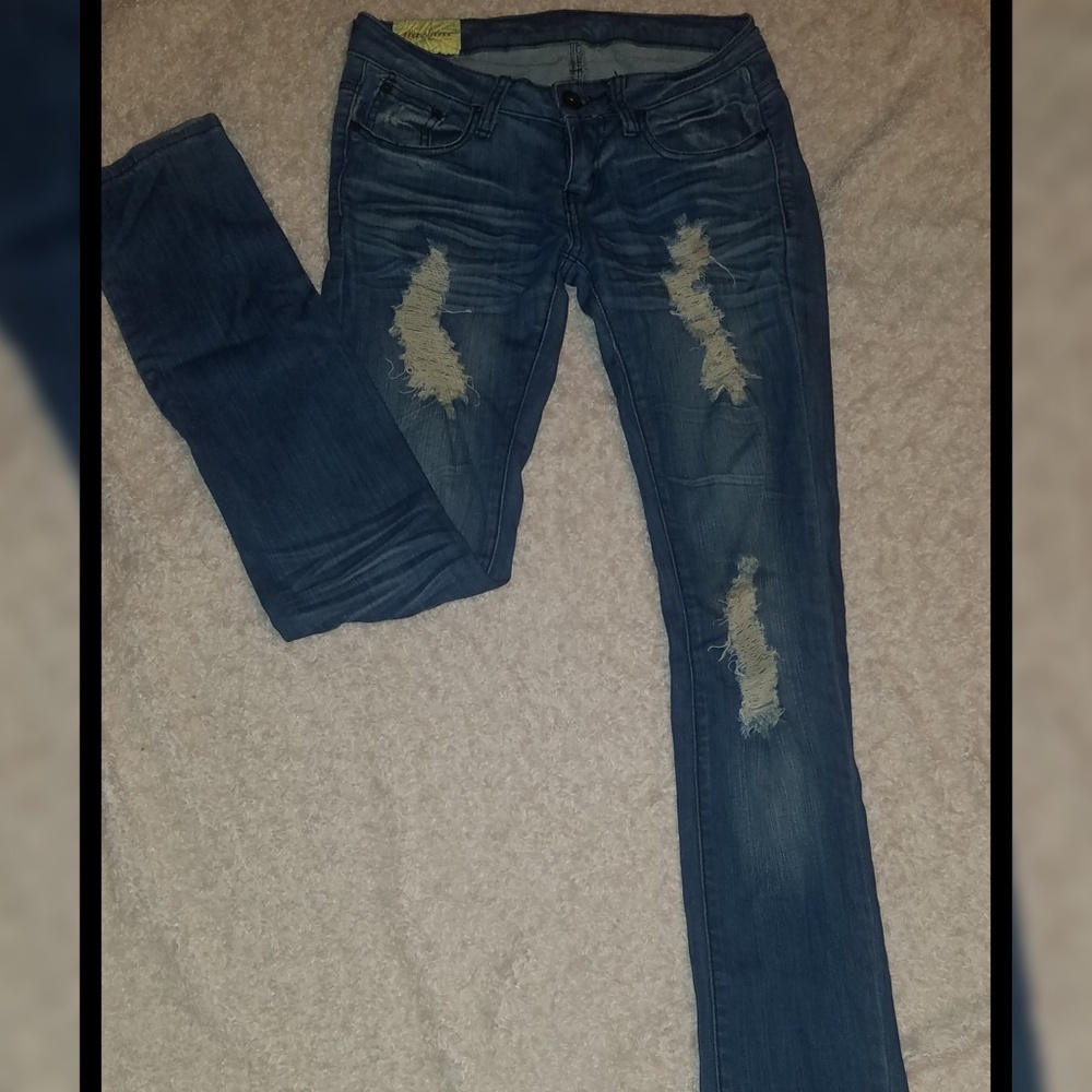 NEW W/O TAGS BOUTIQUE MACHINE DISTRESSED JEANS!